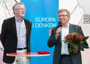 Am Wahlabend mit dem SPD-Landesvorsitzenden Dieter Reinken beim Wahltreff der Bremer SPD. Foto: Jörg Sarbach